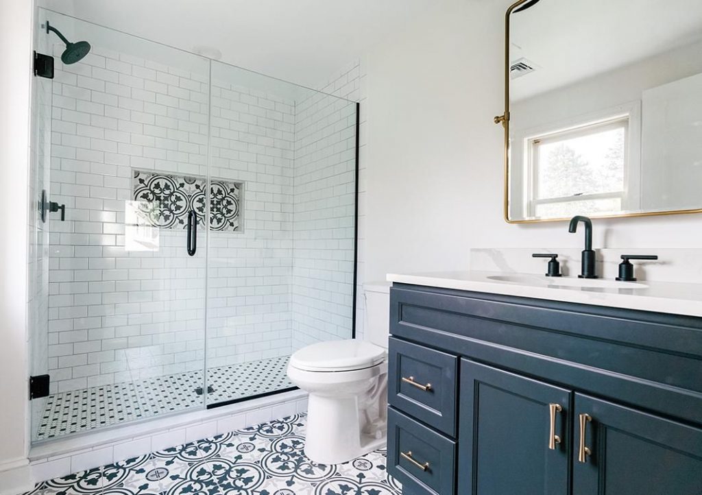 Bathroom symmetry between flooring and shower nook