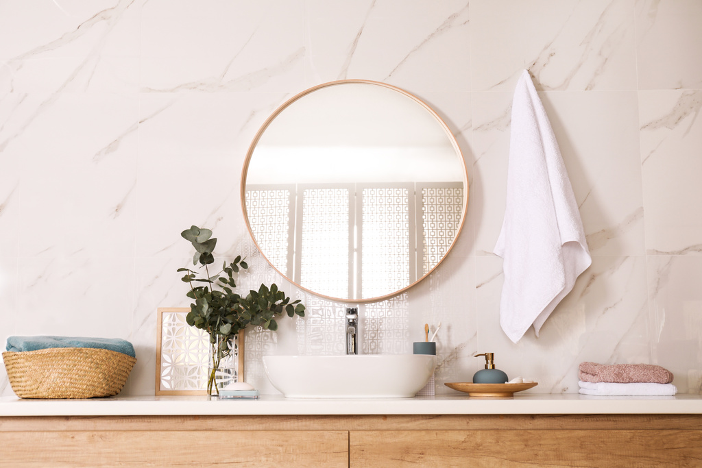 round bathroom mirror