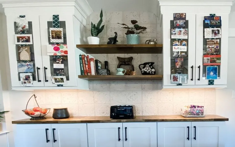 Under cabinet lighting as accent lighting