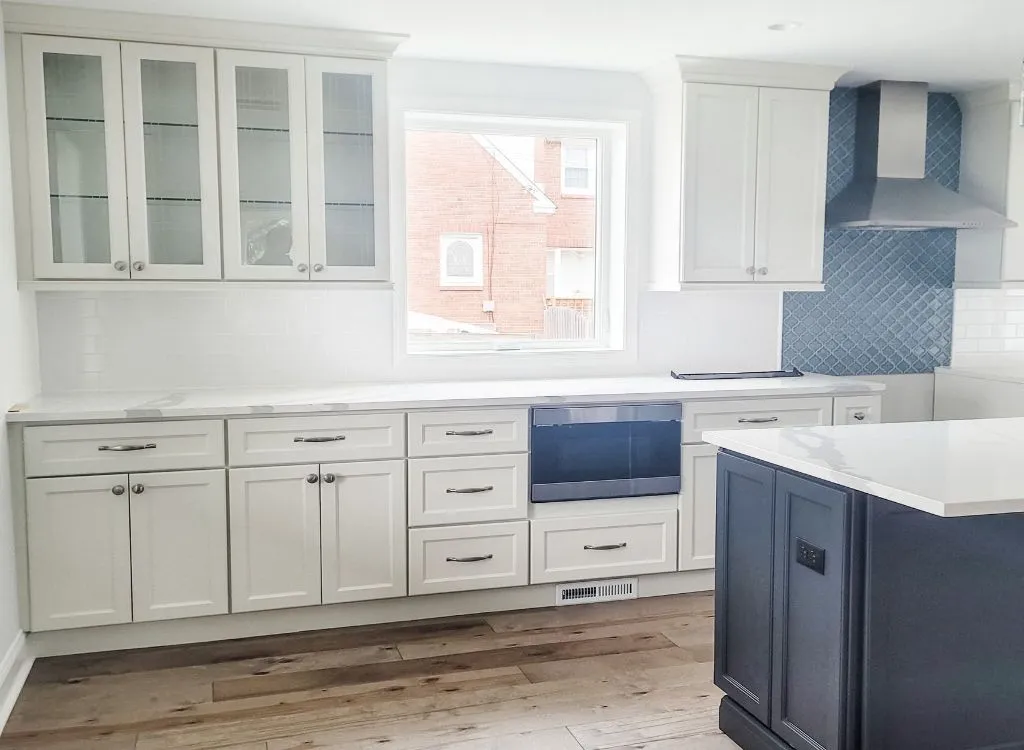 White kitchen cabinets